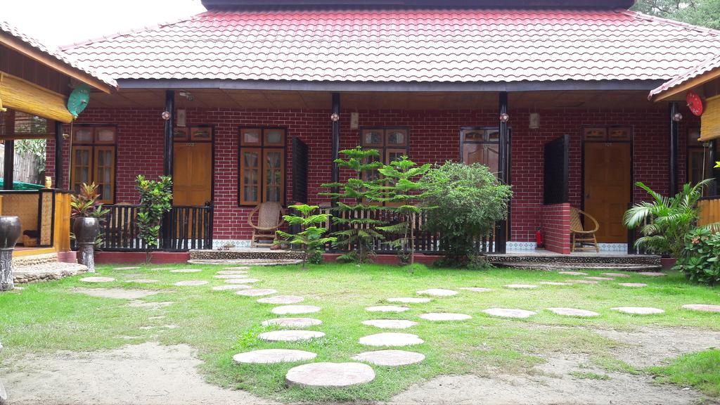 Palace Nyaung Shwe Guesthouse Exteriör bild