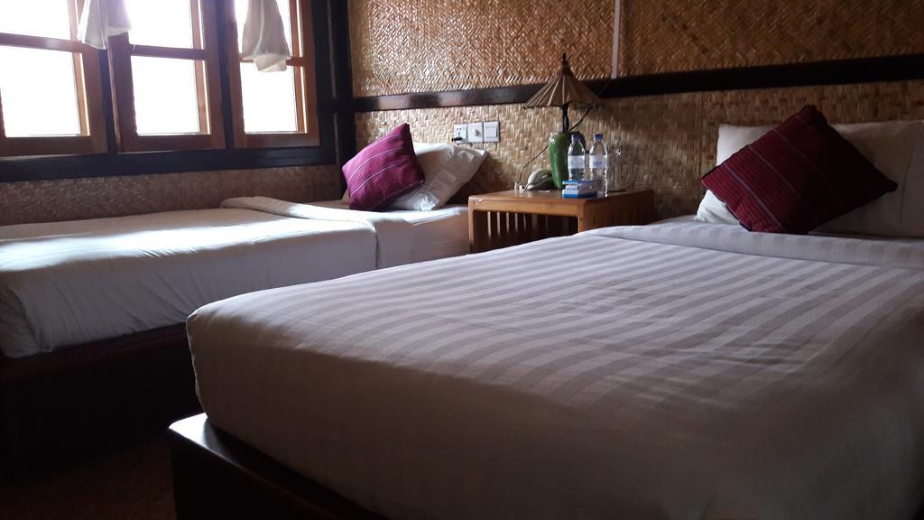 Palace Nyaung Shwe Guesthouse Exteriör bild