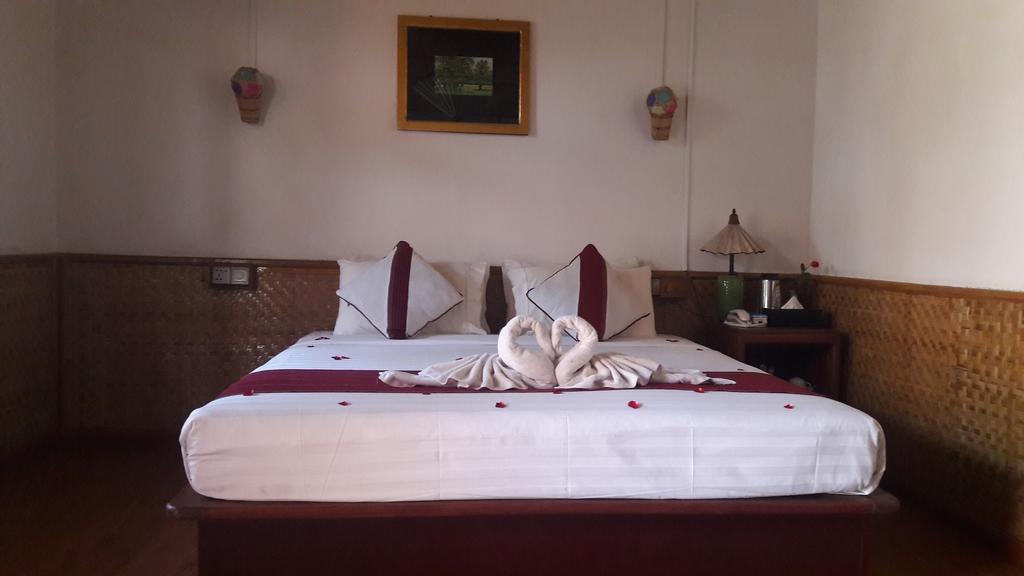 Palace Nyaung Shwe Guesthouse Exteriör bild